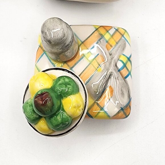 WELCOME ENT. CO. LTD. Vintage Ceramic REFRIGERATOR Creamer Kitchen Country Farm - Picture 5 of 11